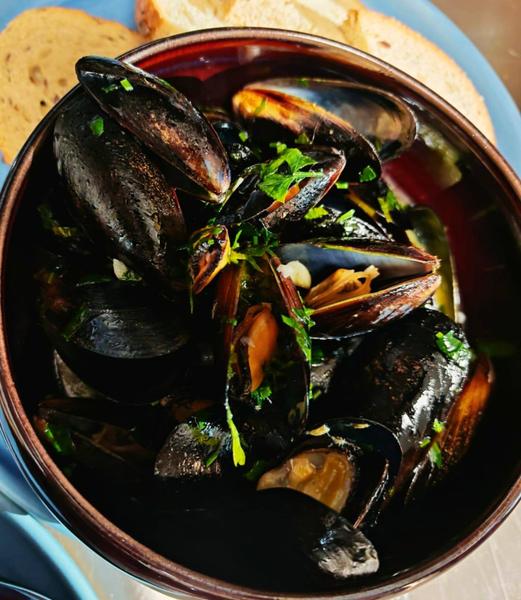 Midii în Sos de Vin Alb